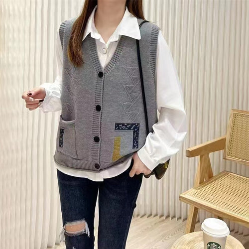 Knitted vest for women with V-neck and decorative pockets Lune London