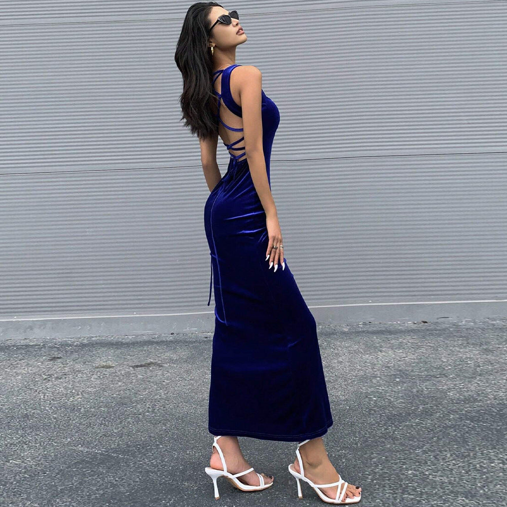 Elegant maxi dress for women in luxurious velvet with a chic square neckline Chic & Stil