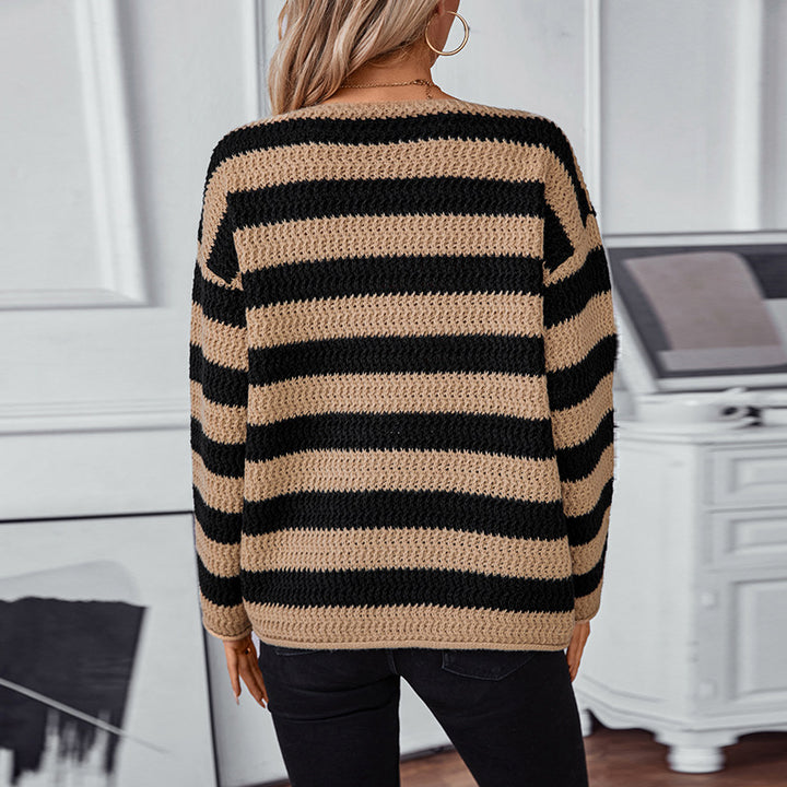 Casual knit sweater for women in a chic and stylish maritime striped design