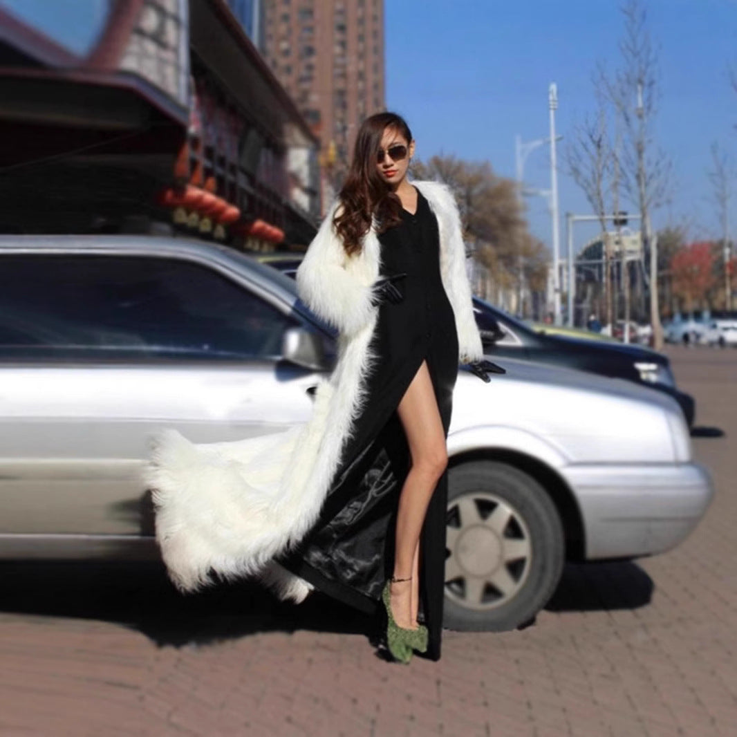 Luxurious faux fur coat for women with elegant lining Lune London