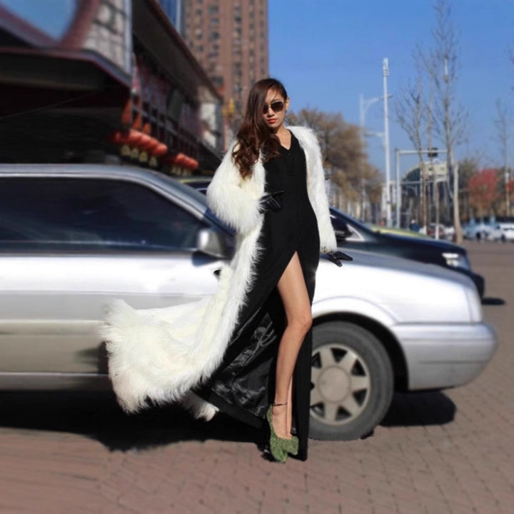 Luxurious faux fur coat for women with elegant lining Lune London