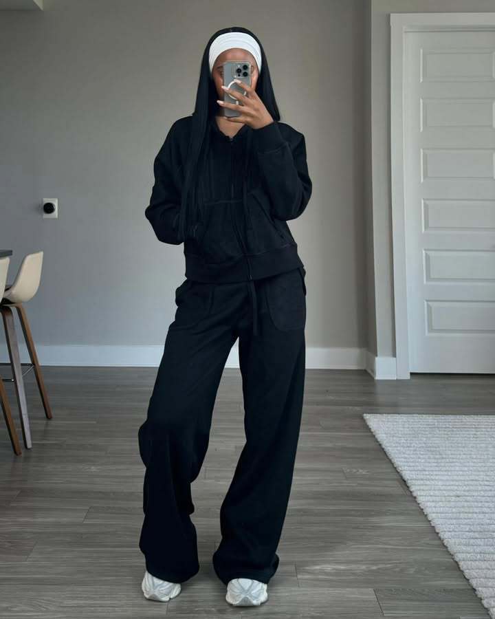 Casual lounge set for women with hood and loose fit Lune London