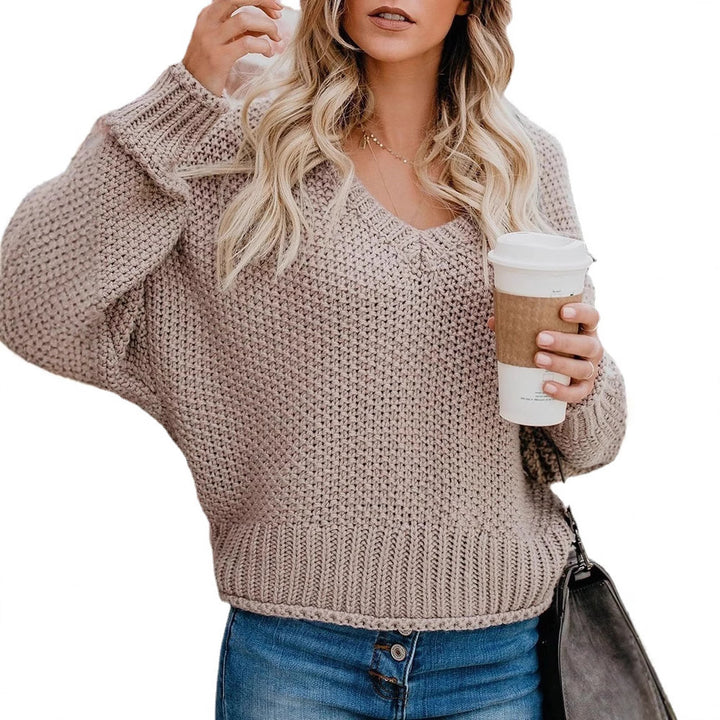Chunky knit sweater for women with V-neck and relaxed fit Lune London