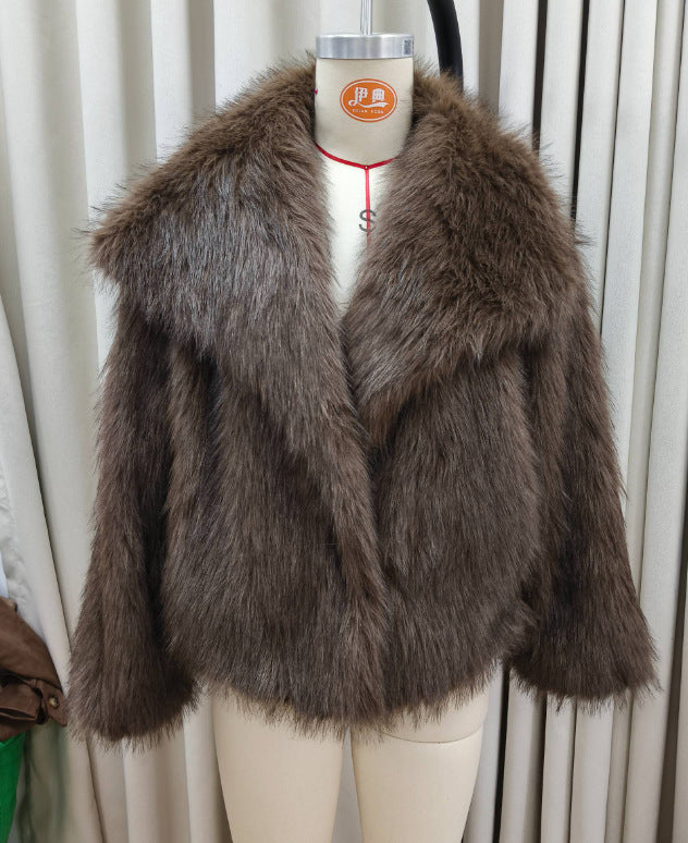 Ladies Elegant Faux Fur Coat with a Voluminous Collar Lune London