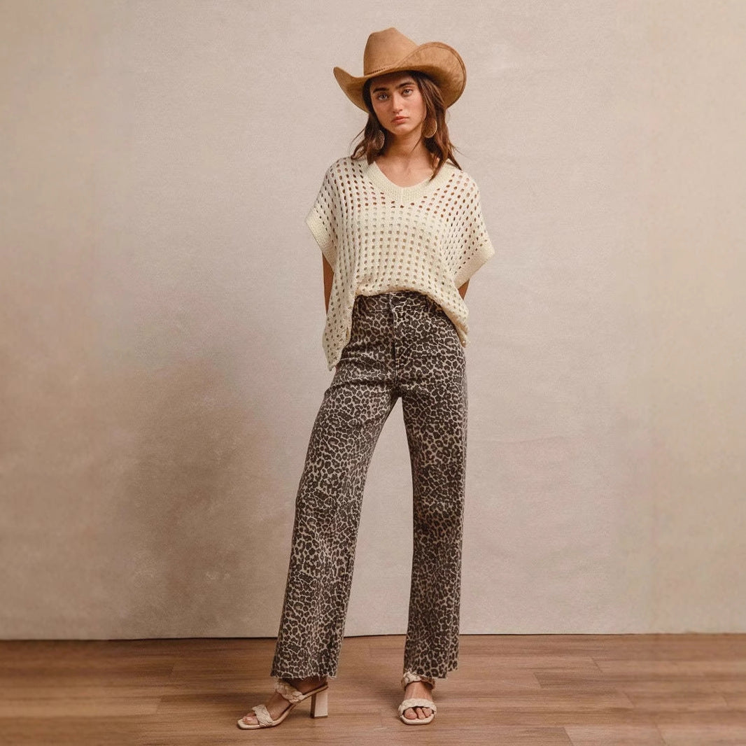 Loose jeans for women with chic leopard print and style