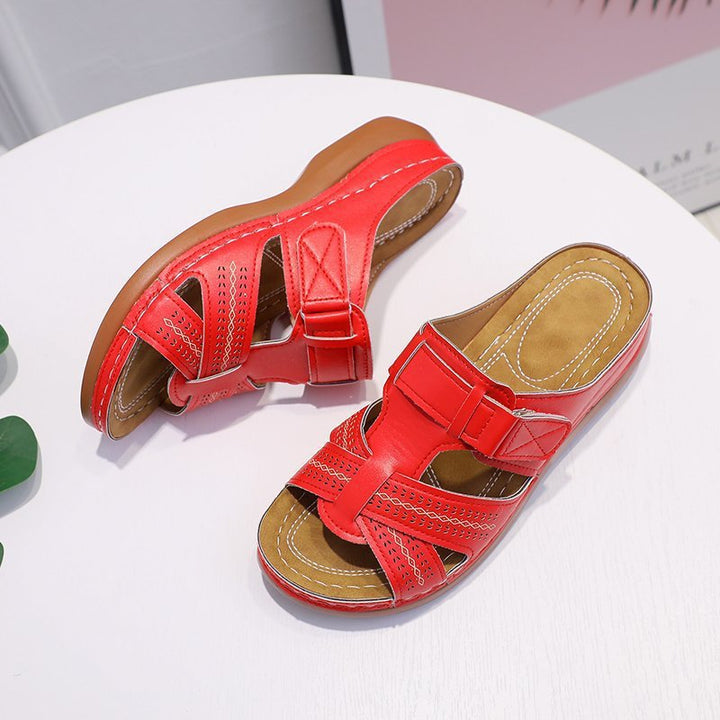 Women's strap sandals with a breathable upper material structure and a comfortable sole Lune London