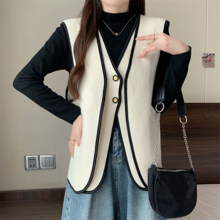 Women's soft fleece vest with an elegant V-neck and chic style pockets