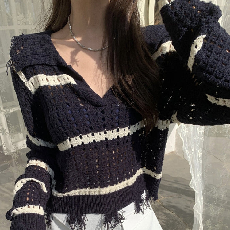 Pull en tricot aérien pour femmes avec un design en maille moderne et un motif rayé continu Chic & Stil