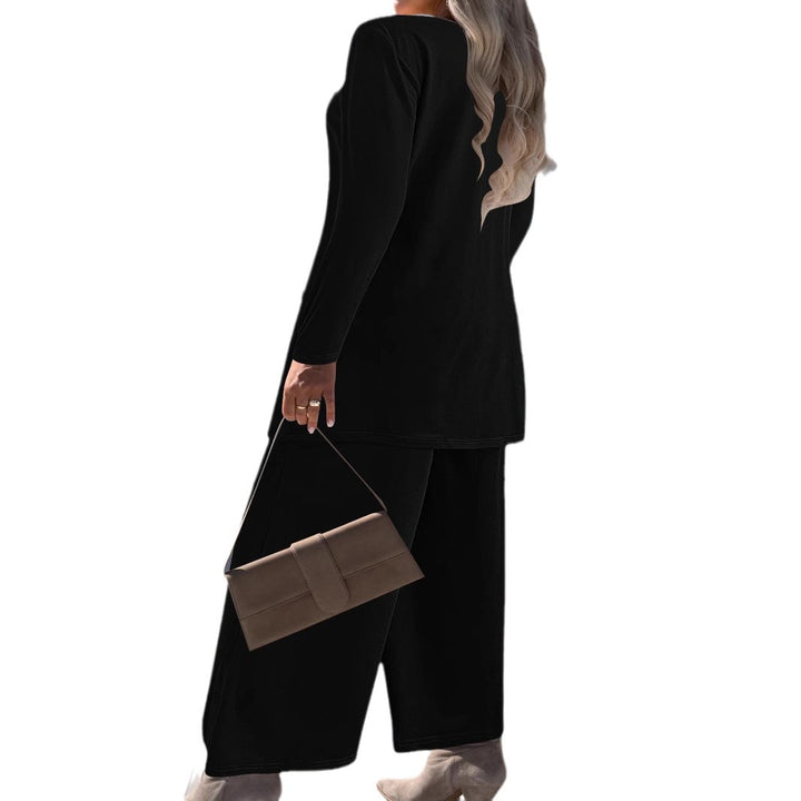 Two-piece casual and elegant set for women with a loose fit and modern accents Lune London