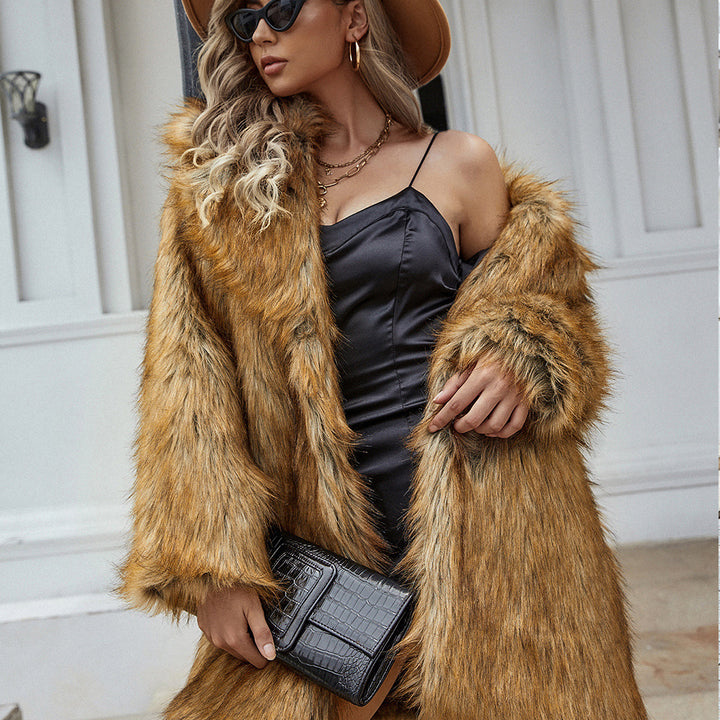 Women Plush Faux Fur Coat with a Loose Fit and an Elegant Collar Lune London