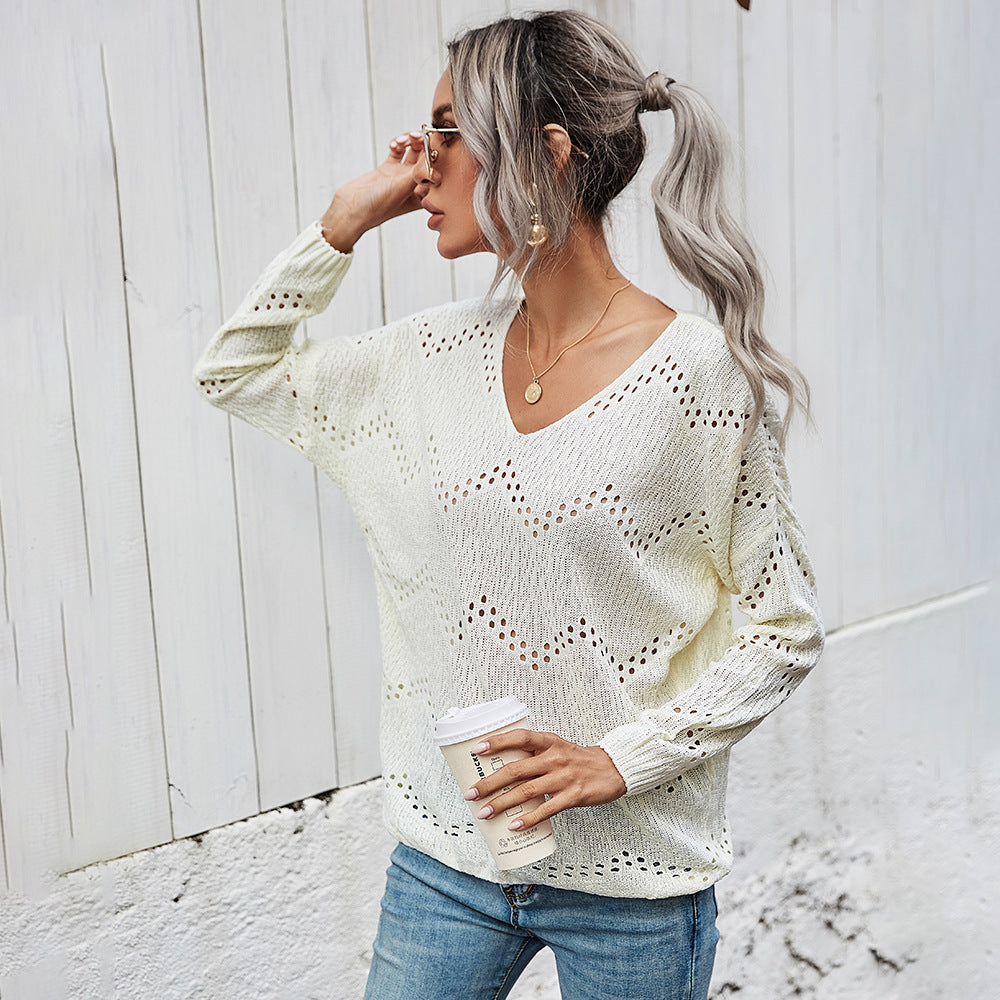 Women casual knit V-neck sweater with airy structure Lune London