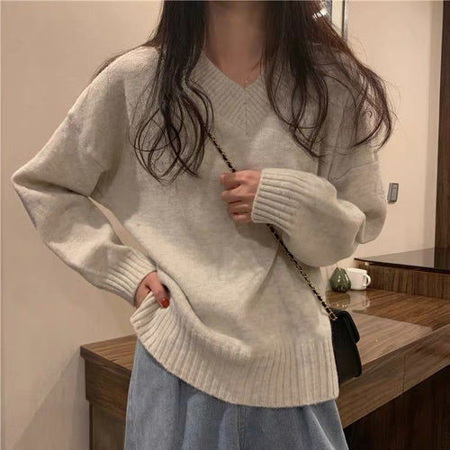 Pull doux pour femmes à col en V fabriqué en laine de haute qualité Chic & Stil