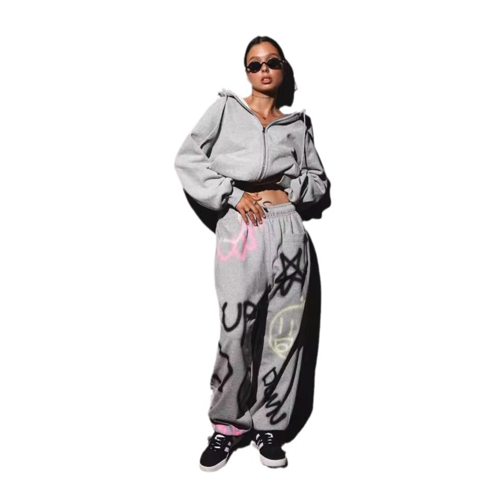 Ensemble de sweat à capuche et de pantalon de jogging pour femmes dans un design graffiti urbain Chic & Stil