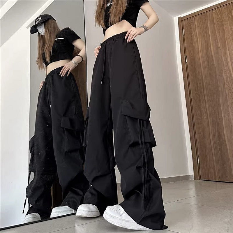 Women’s cargo pants in urban style with a loose fit and practical side pockets