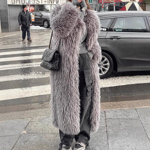 Long faux fur coat for women with a soft texture and an oversized fit Lune London