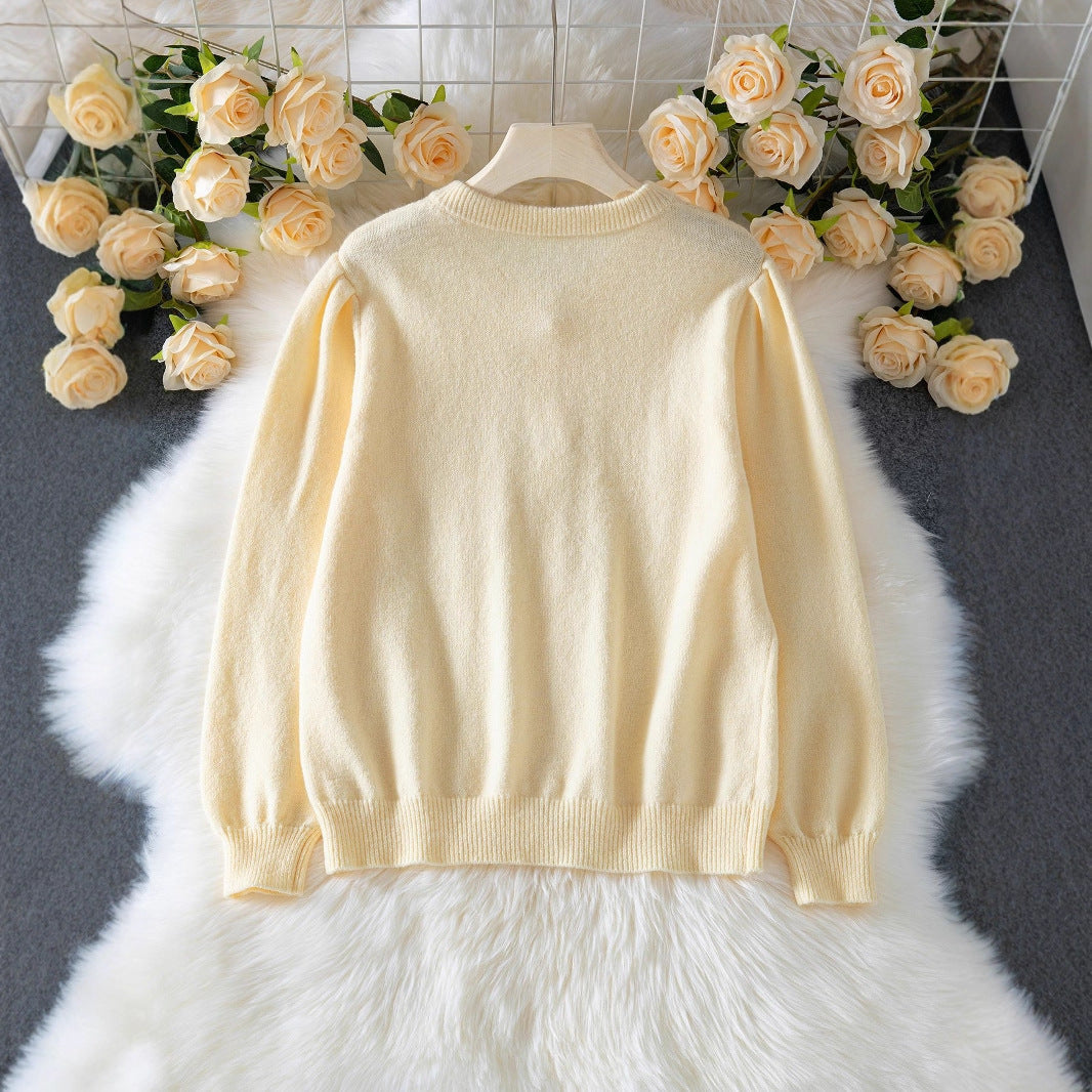 Lune London | Women's elegant cardigan with fine lace patterns and pearl buttons