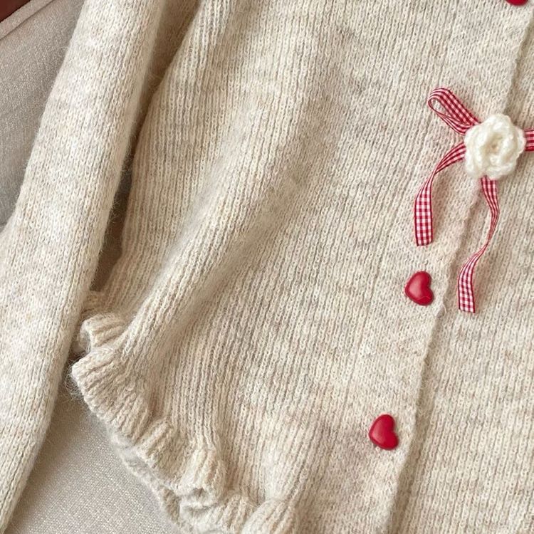 Cardigan pour femmes avec des motifs floraux décoratifs Chic & Stil