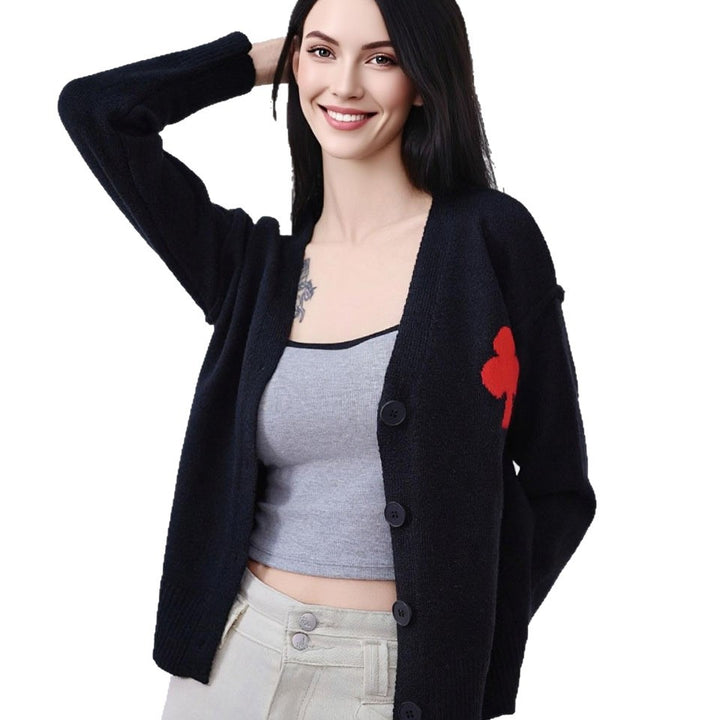Cardigan pour femmes avec broderie en forme de cœur et matériau doux Chic & Stil