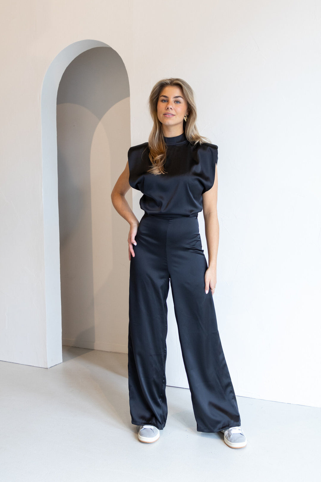 Ladies elegant jumpsuit with narrow collar and side zipper Lune London