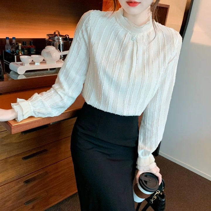 Blouse élégante pour femmes avec design texturé et ourlet volé Chic & Stil