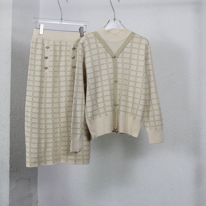 Women’s knitted set with decorative buttons and elegant V-neck Lune London