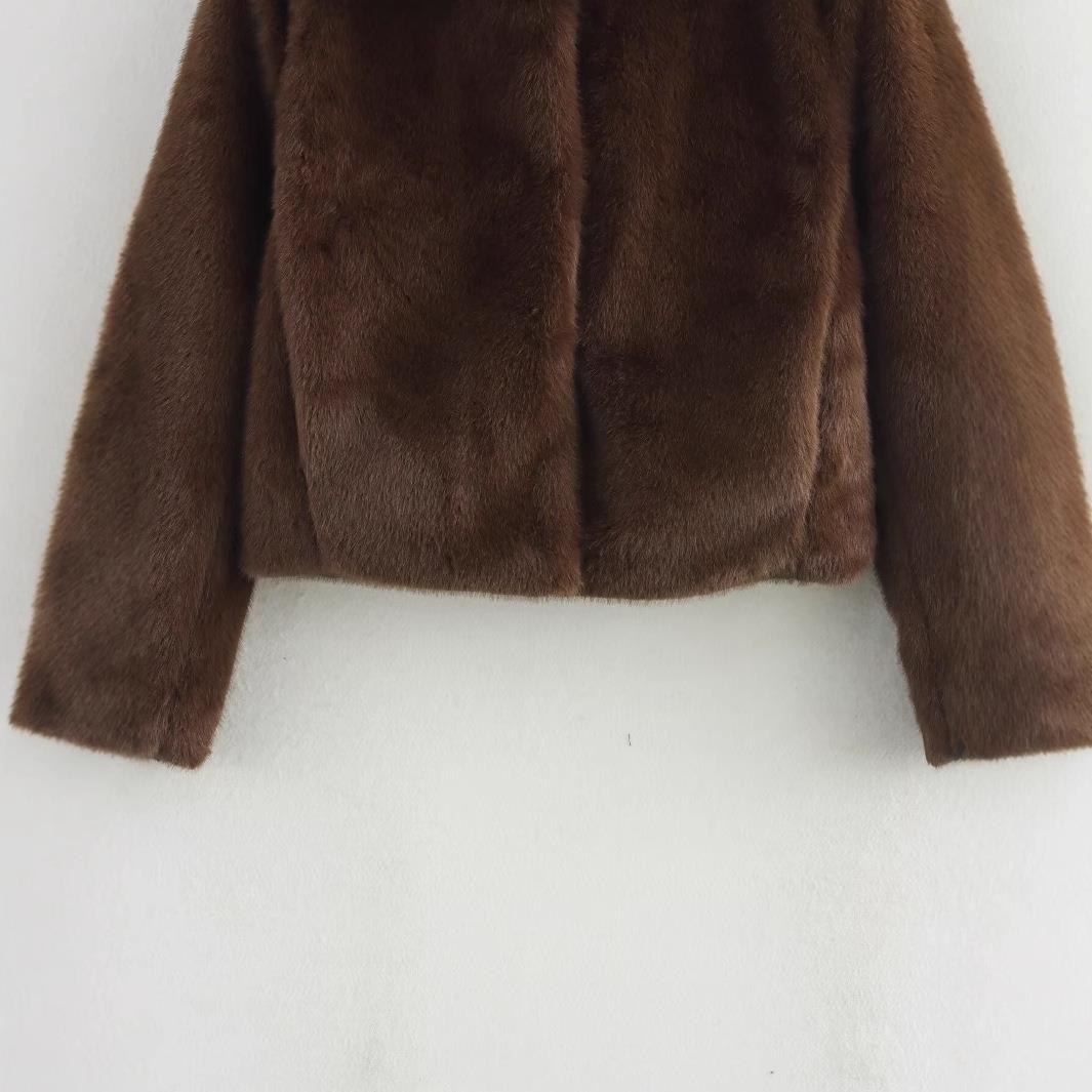 Ladies faux fur jacket with classic lapels and soft interior Lune London