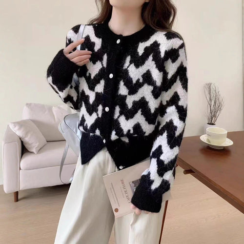 Women's knit jacket with a modern zigzag pattern and decorative buttons Lune London