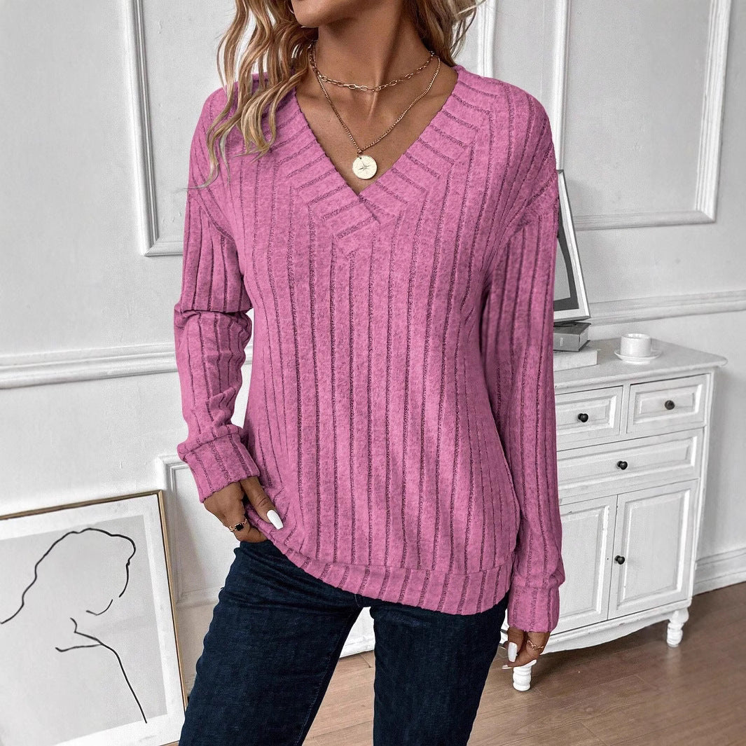 Casual knit sweater for women with V-neck and ribbed texture Lune London