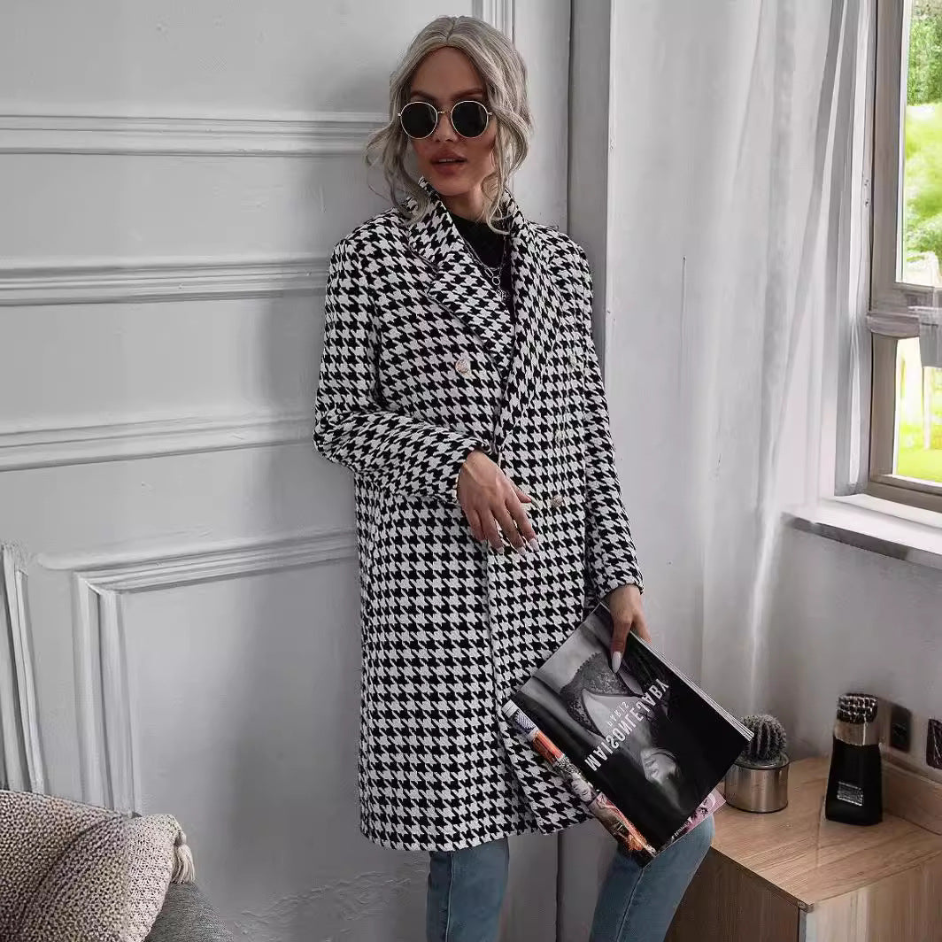 Ladies trendy plaid coat with double-breasted buttons and chic casual fit