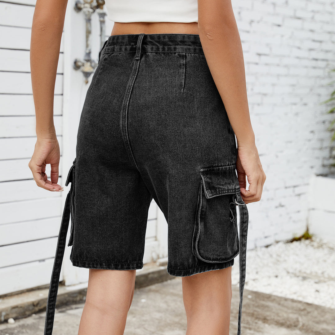 High-waisted casual women's cargo shorts with practical side pockets Lune London