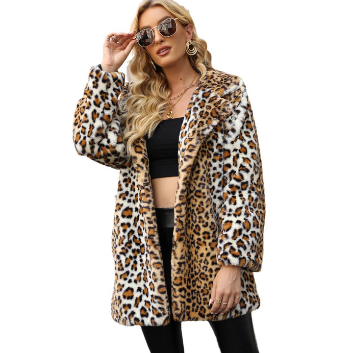 Ladies Elegant Fleece Jacket with Chic Leopard Pattern and Style