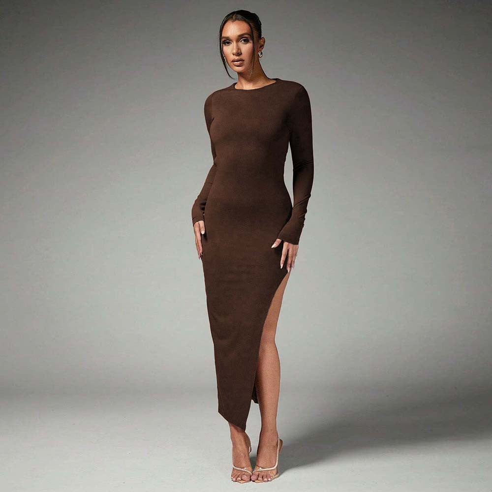Elegant maxi dress for women with long sleeves and side slit Chic & Stil