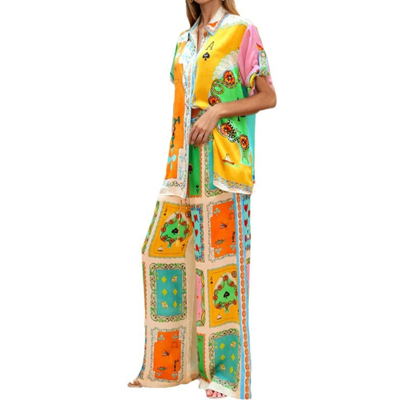 Ensemble deux pièces en satin chic et confortable pour femmes avec motif floral Chic & Stil