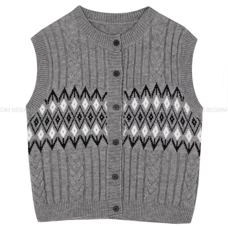Women’s knitted vest with decorative twisted pattern and button placket Lune London