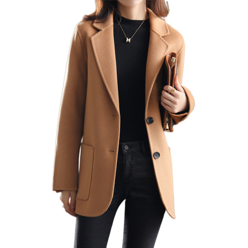 Ladies elegant wool blazer with practical pockets Lune London