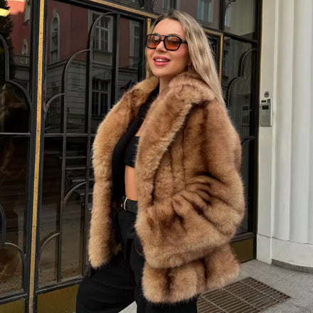 Femmes Veste en fausse fourrure luxueuse avec col large Chic & Stil