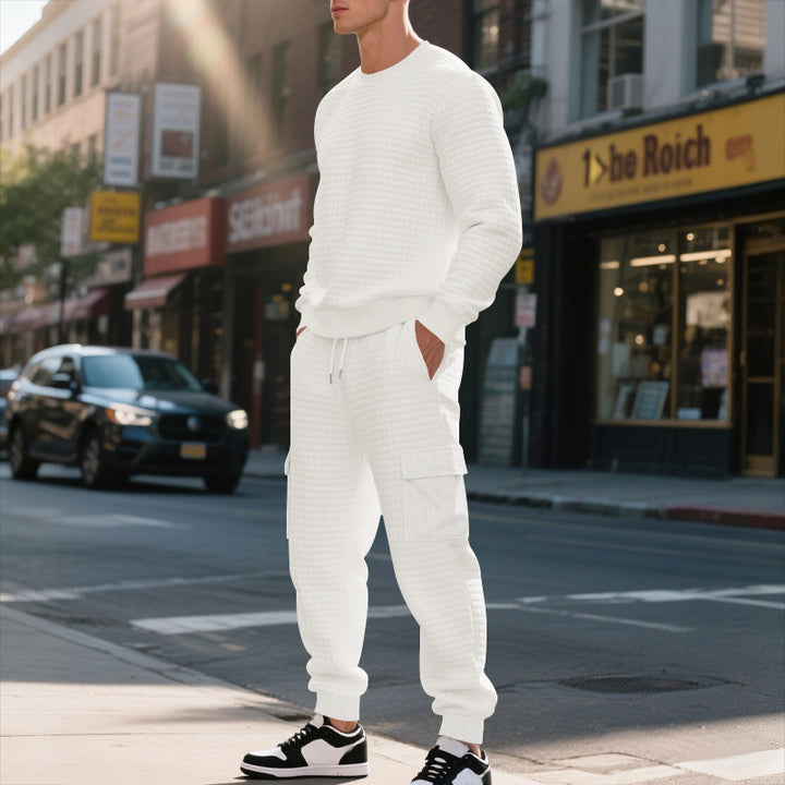 Modern men's sweat suit in cargo fabric with breathable materials and convenient pockets Lune London
