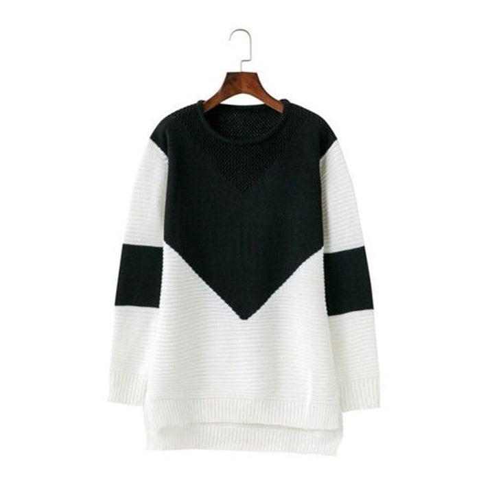 Knitted oversized sweater for women with a modern geometric design and a breathable structure Lune London.