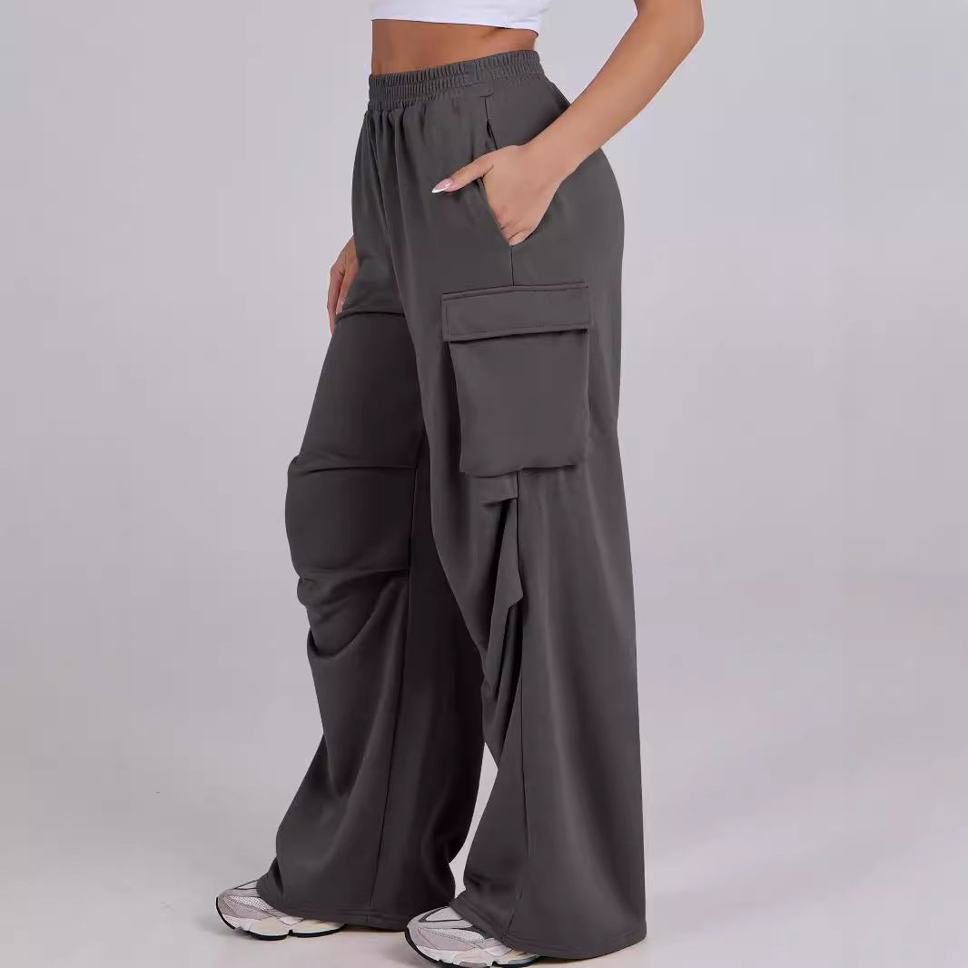 Women's cargo pants with a casual fit and practical side pockets Lune London