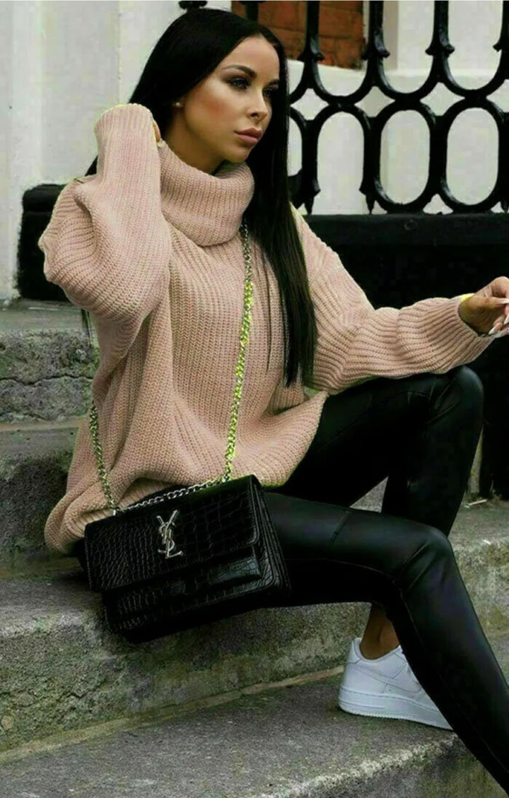 Pull en maille pour femmes avec col montant et coupe haute Chic & Stil