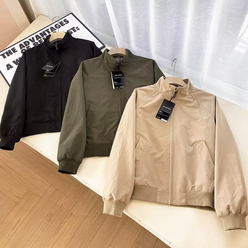 Veste de transition féminine à la mode avec col montant et poches pratiques Chic & Stil
