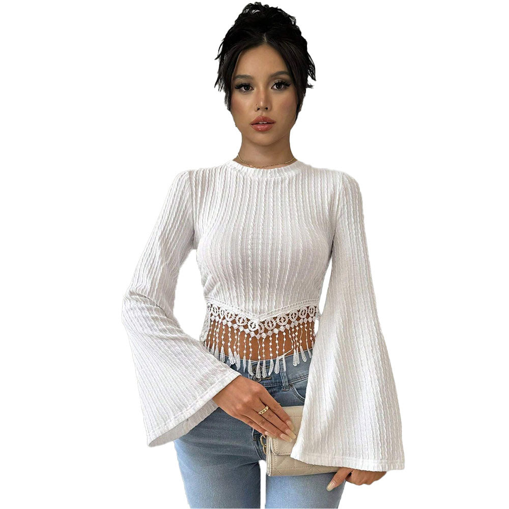 Top court élégant pour femmes avec des manches en trompette stylées et de la dentelle Chic & Stil