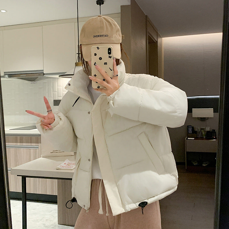 Trendy short women's jacket with insulating filling and practical pockets