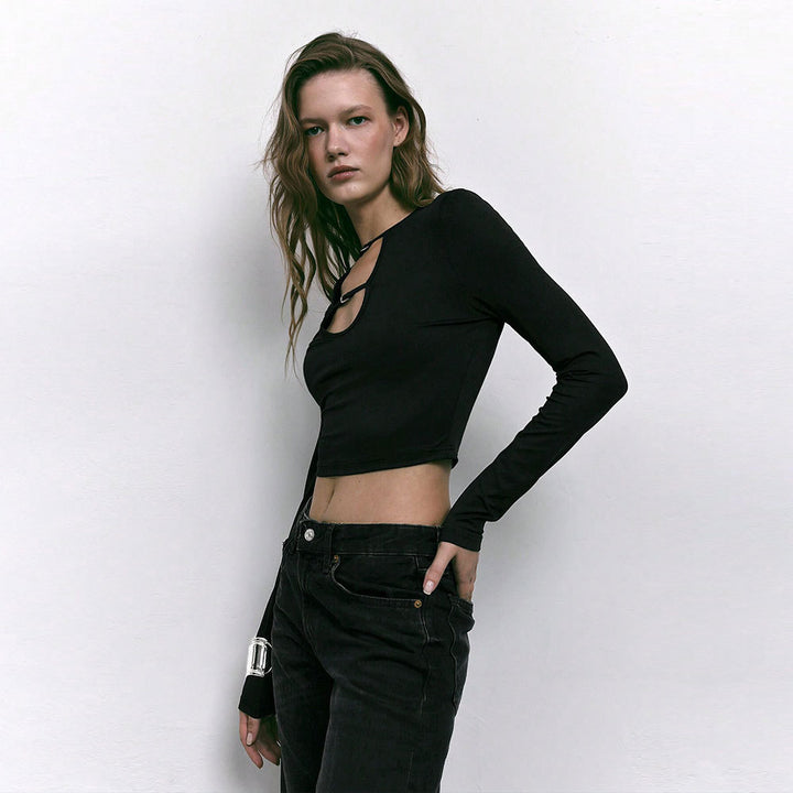 Short long-sleeve shirt for women with a trendy cut and decorative ring details Chic & Stil