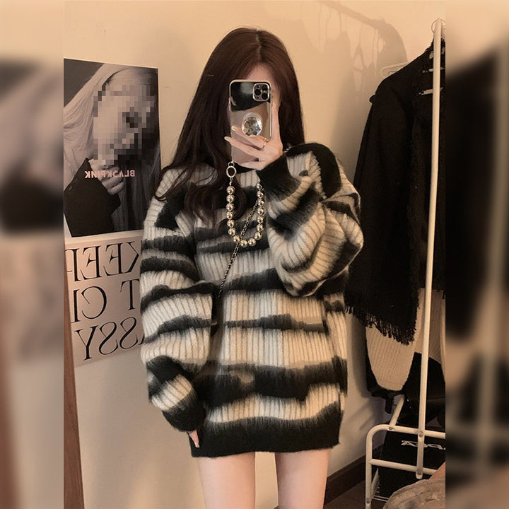 Chunky knit sweater for women with a modern striped pattern and a relaxed fit Lune London