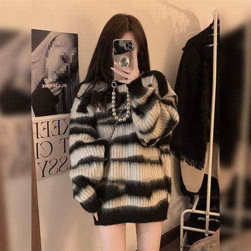 Chunky knit sweater for women with a modern striped pattern and a relaxed fit Lune London