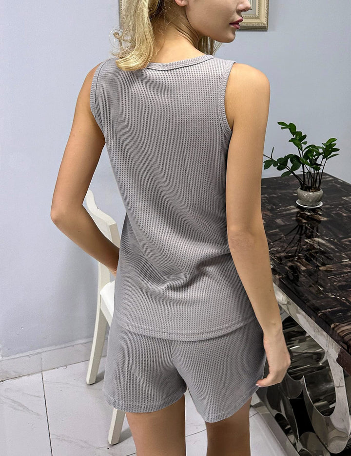 Chic and Stylish High-Quality Short Sports Set for Women with Breathable Waffle Structure