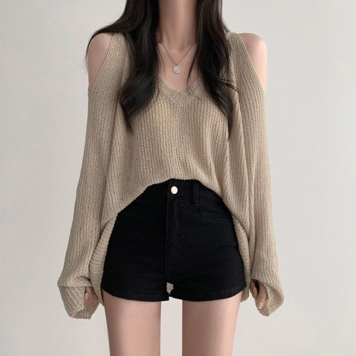 Casual sweater for women with off-shoulder and loose fit Lune London