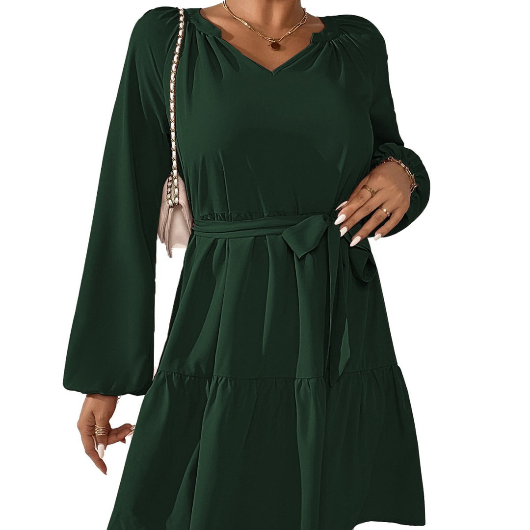 Robe portefeuille pour femmes avec des détails volants et une ceinture à la taille Chic & Stil