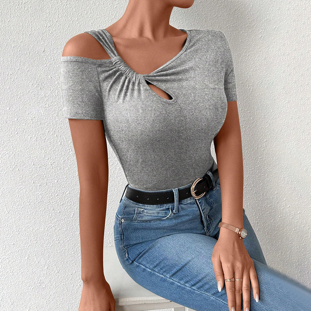 Body-con bodysuit pour femmes avec encolure asymétrique et détail de nœud tendance Chic & Stil